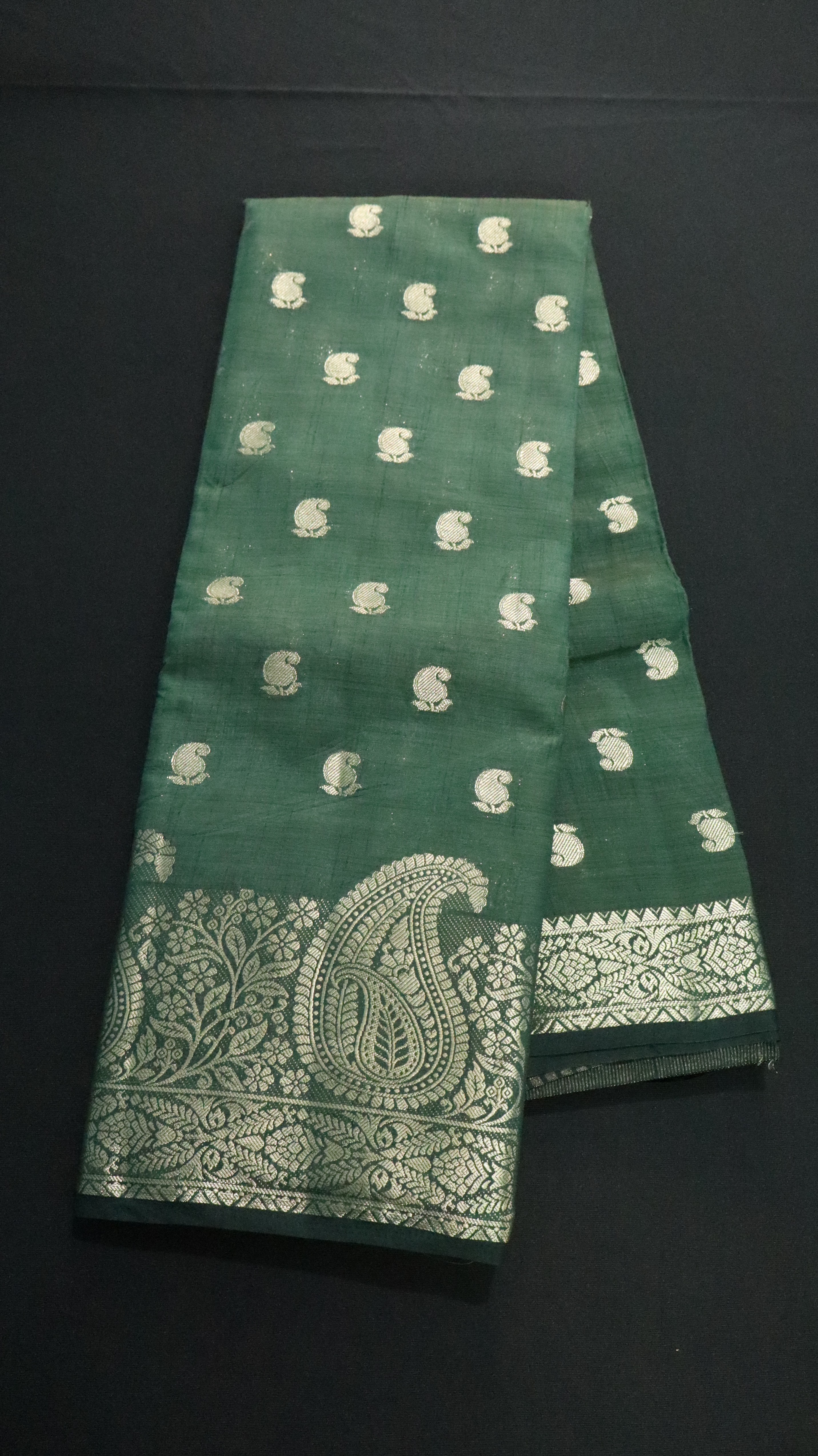 MANGO BORDER WITH MOTIF-BOTTLE GREEN
