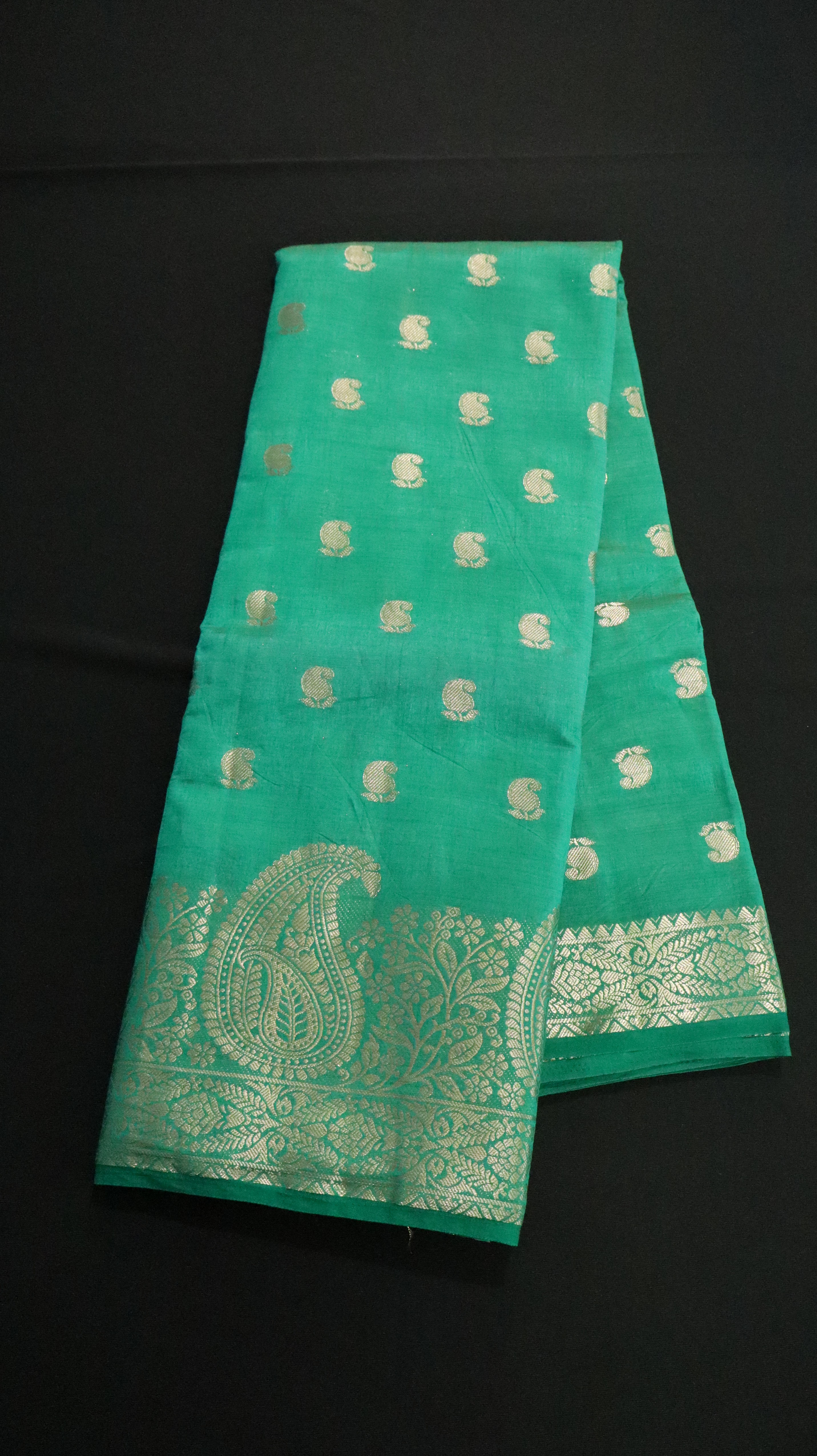 MANGO BORDER WITH MOTIF-RAMAR GREEN
