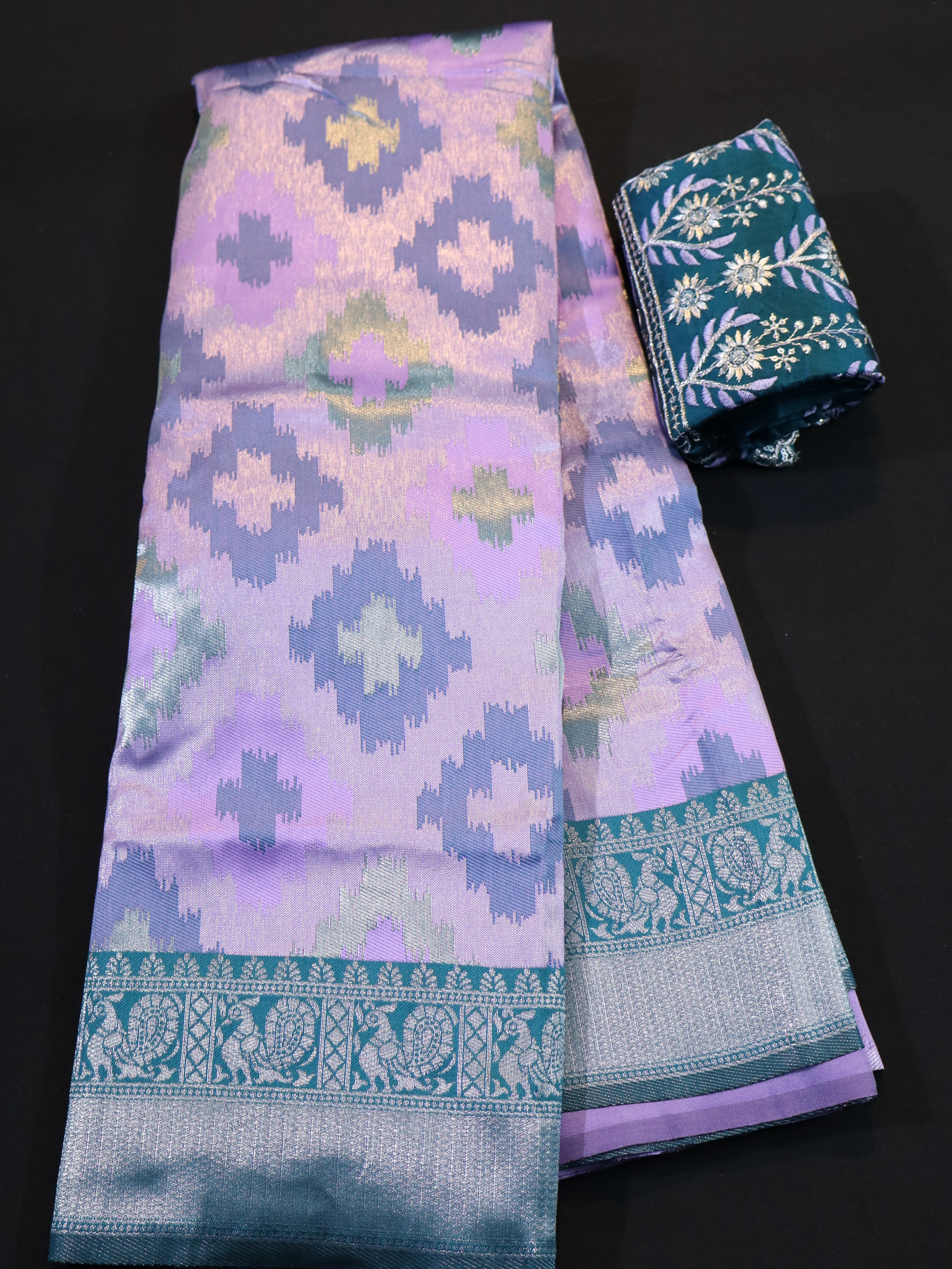 TRADITIONAL BORDER WITH EMBOSS WITH DESIGNER BLOUSE-LAVANDER