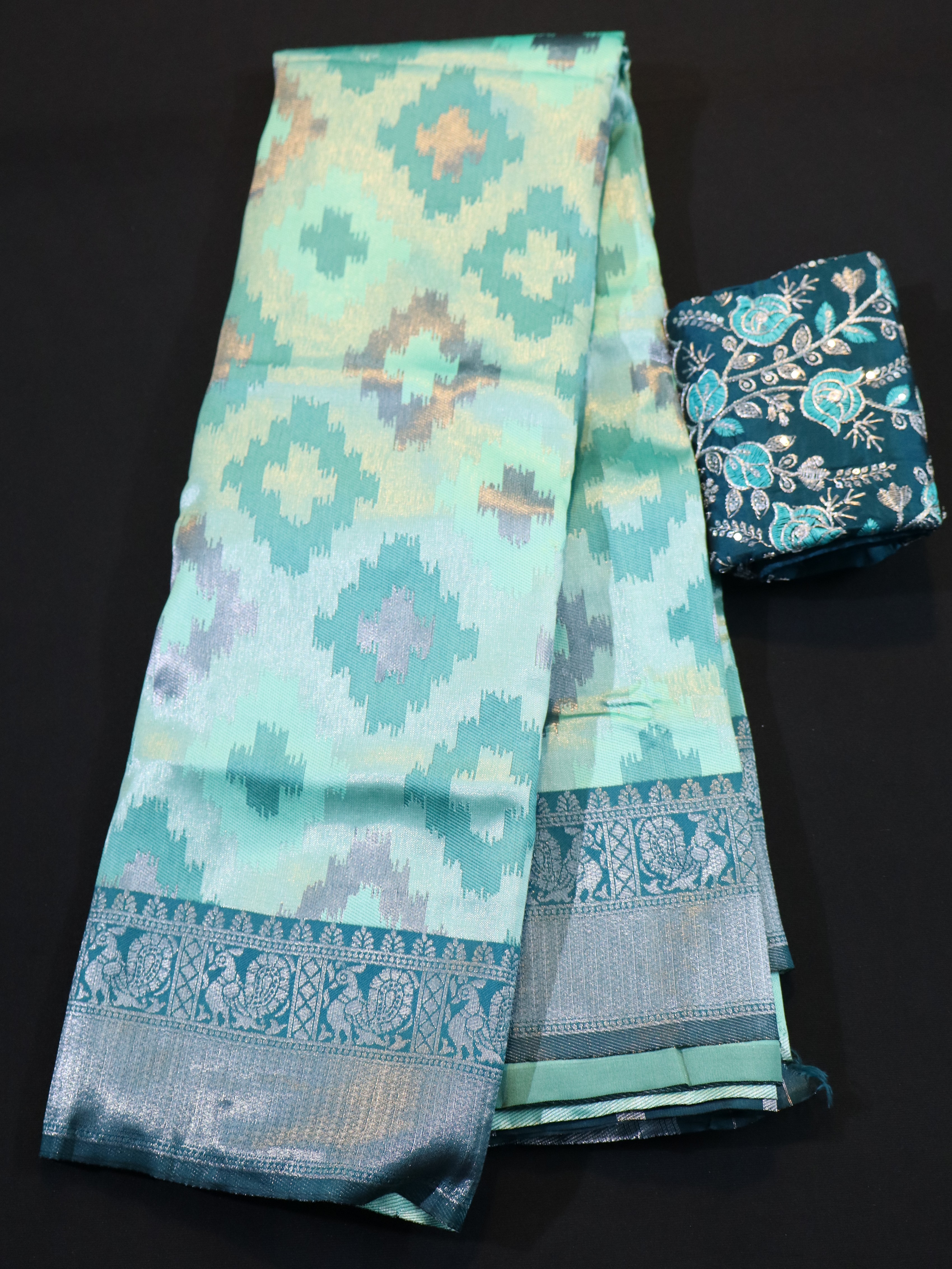 TRADITIONAL BORDER WITH EMBOSS WITH DESIGNER BLOUSE-PASTEL LAVANDER