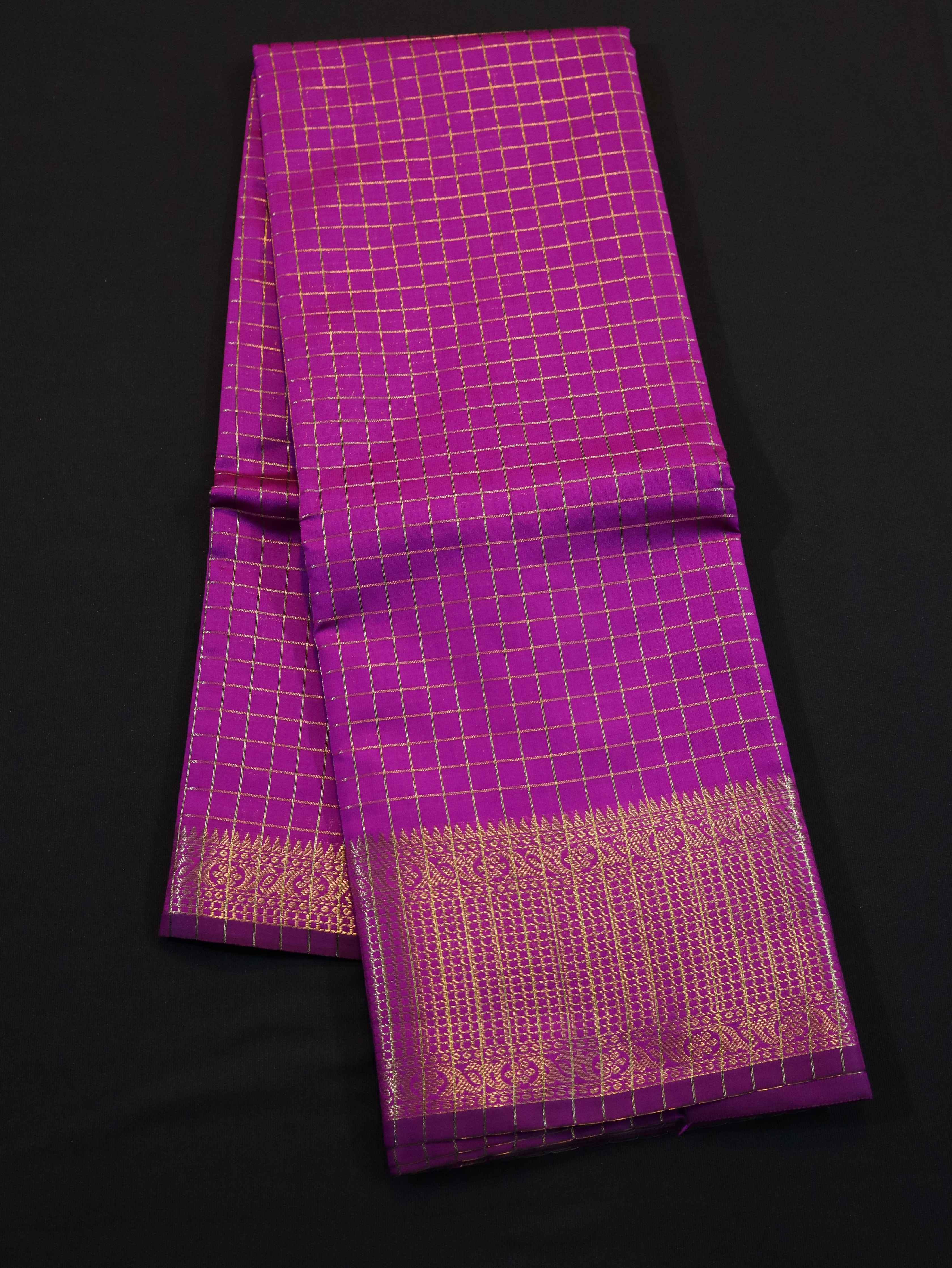 BODY JARI CHECKED WITH TRADITIONAL BORDER-MAJANTHA