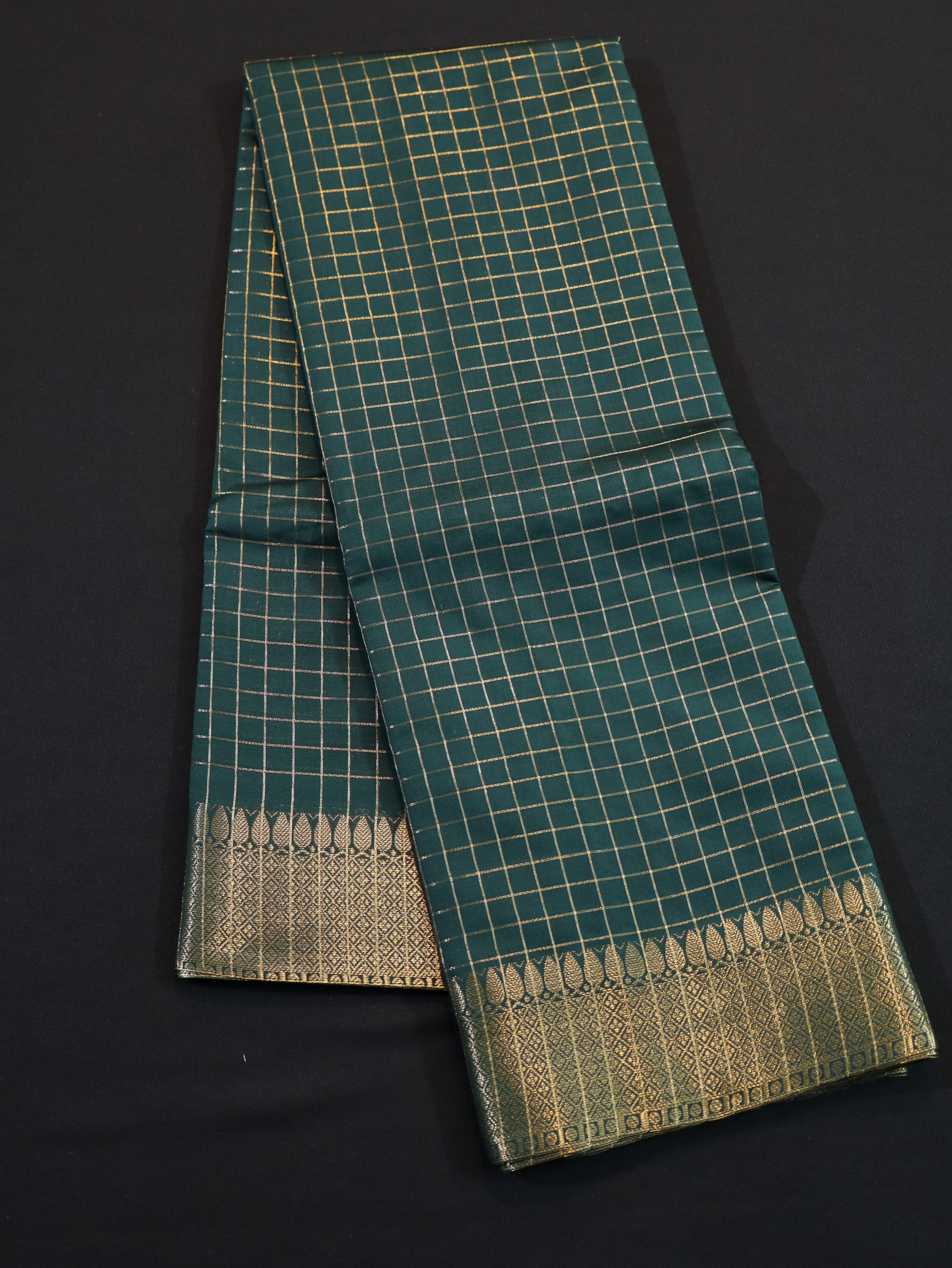 BODY JARI CHECKED WITH TRADITIONAL BORDER-GREEN BLACK