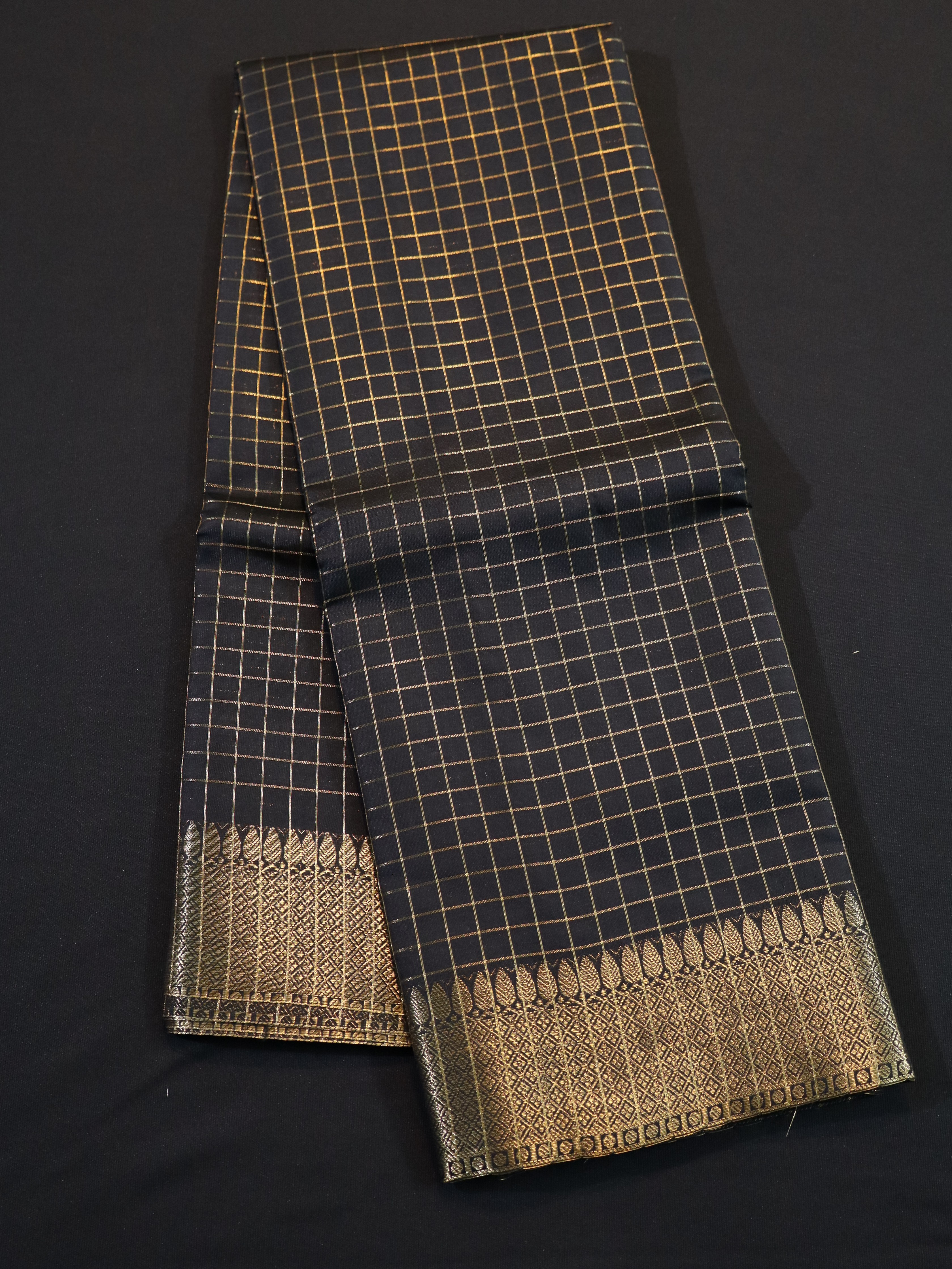 BODY JARI CHECKED WITH TRADITIONAL BORDER-BLACK S