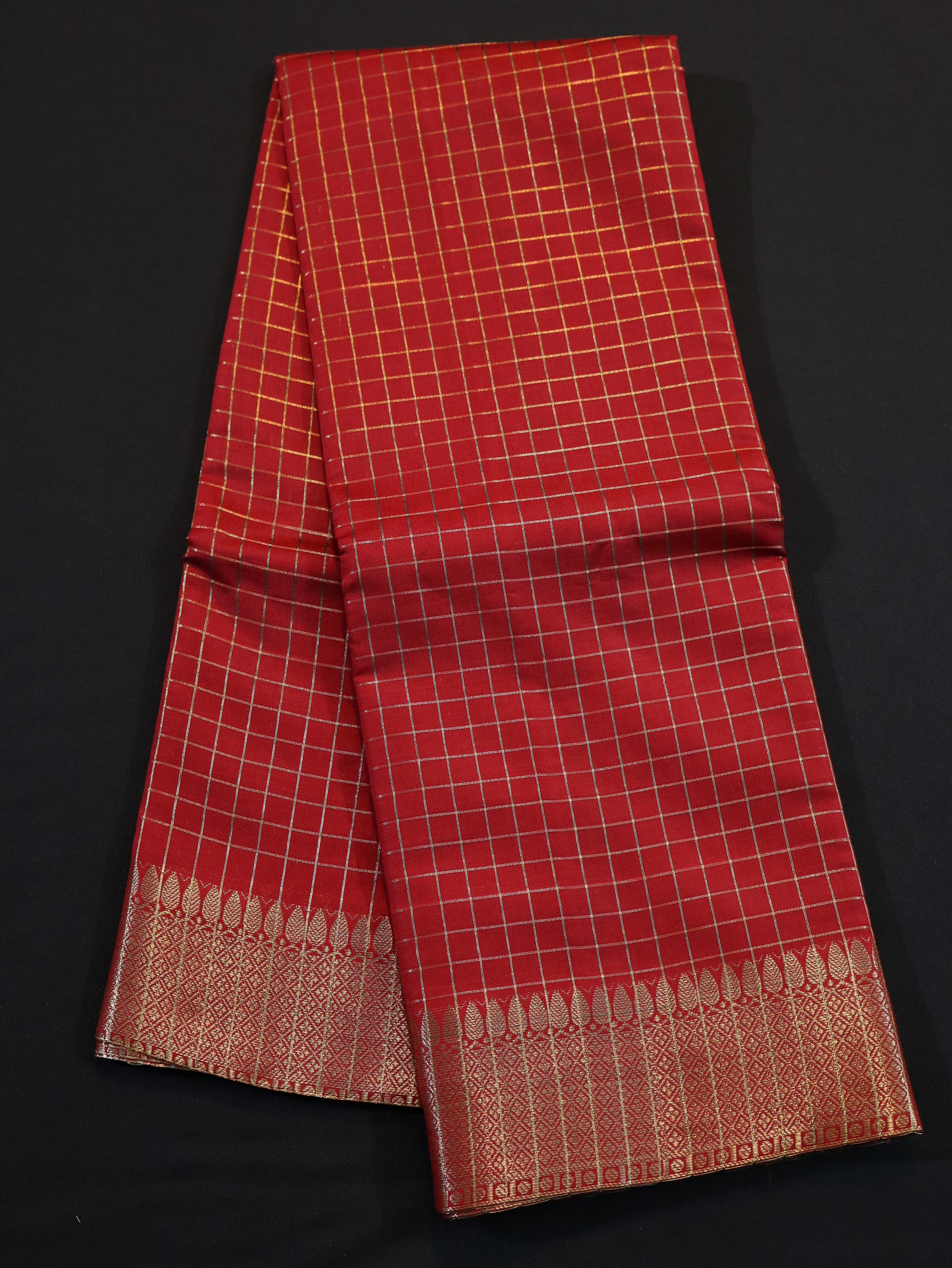 BODY JARI CHECKED WITH TRADITIONAL BORDER-RED