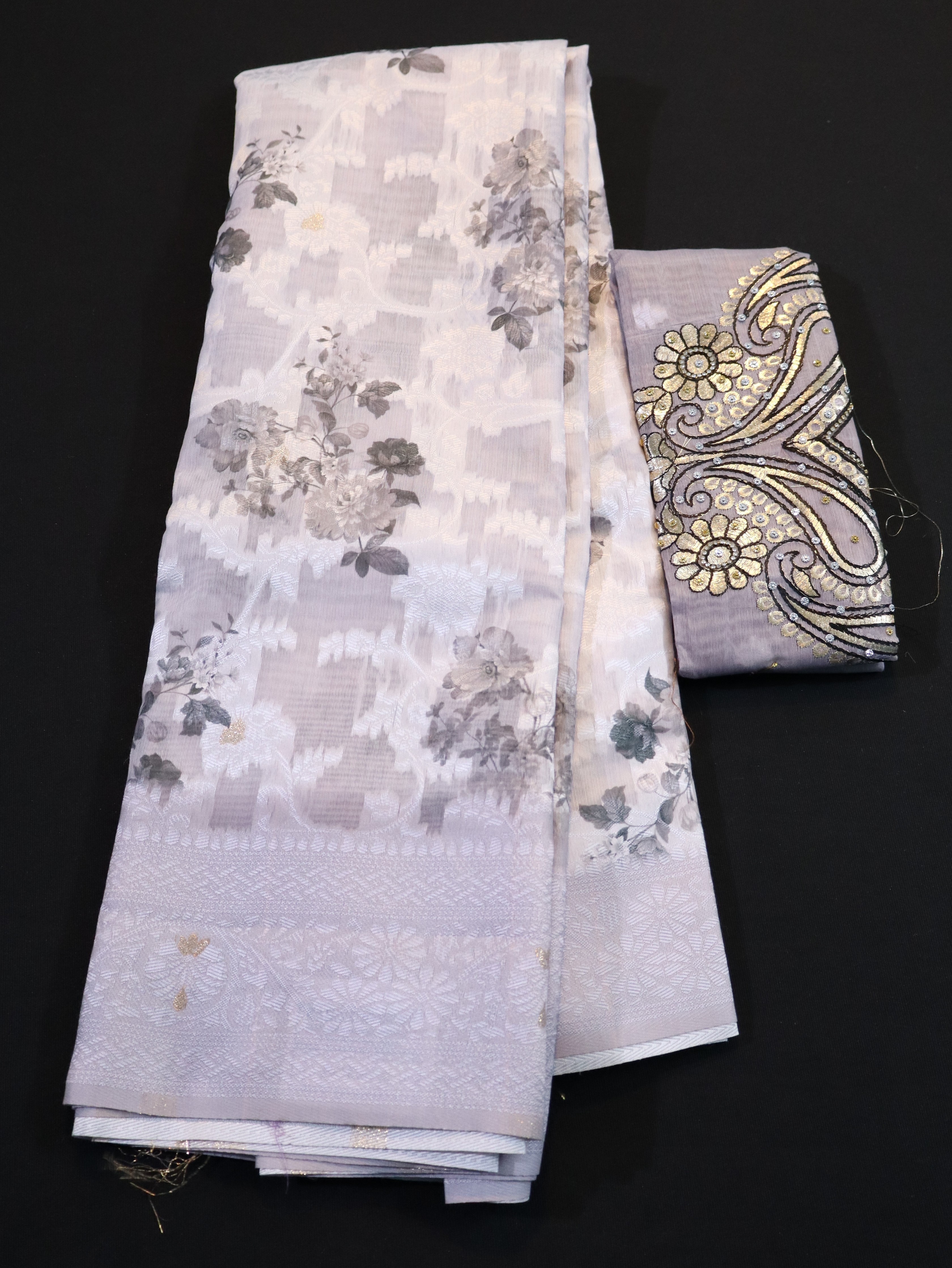 BODY EMBOSS BORDER BUTTA WITH DESIGNER BLOUSE-GREY
