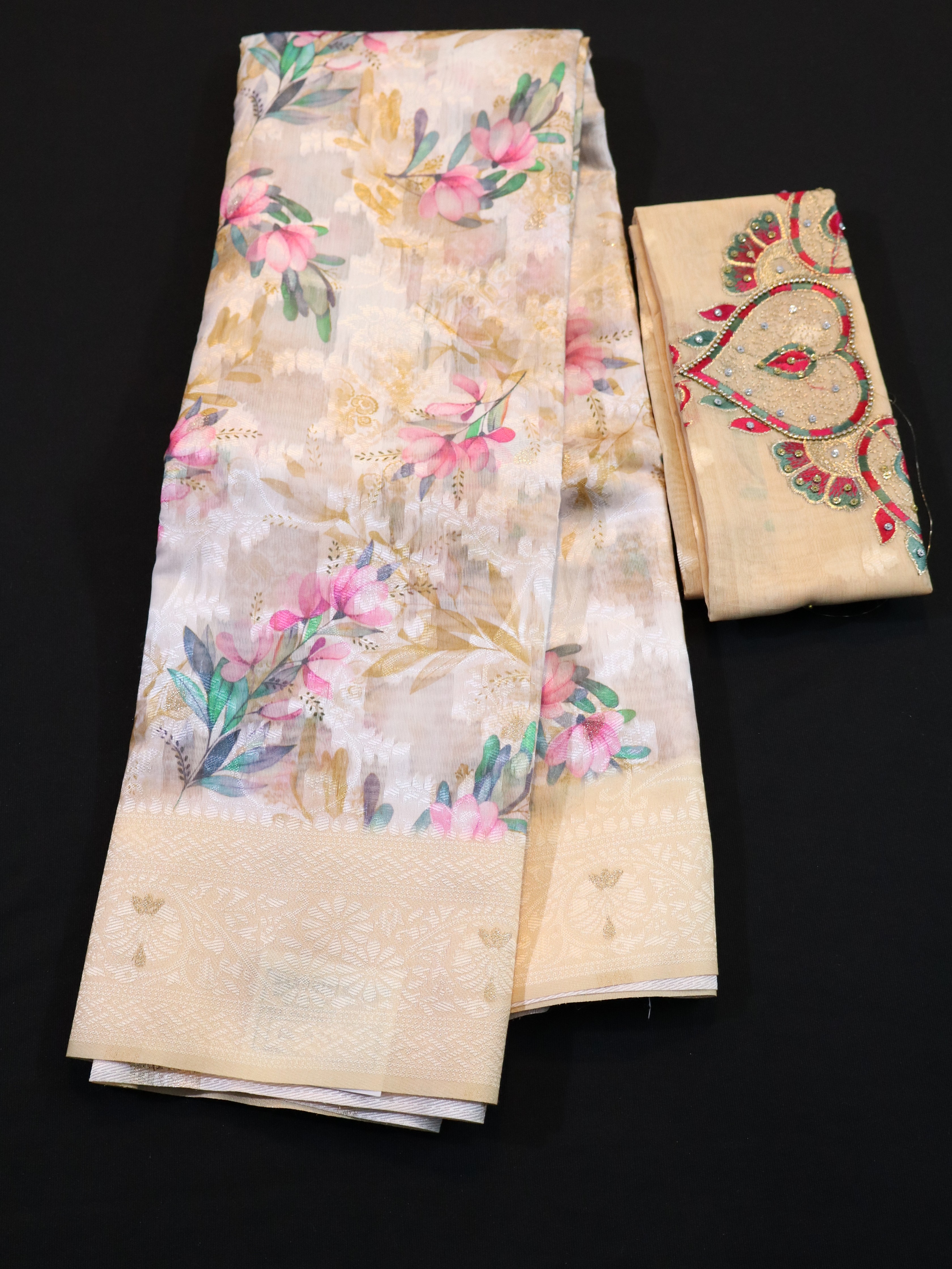 BODY EMBOSS BORDER BUTTA WITH DESIGNER BLOUSE-SANDAL