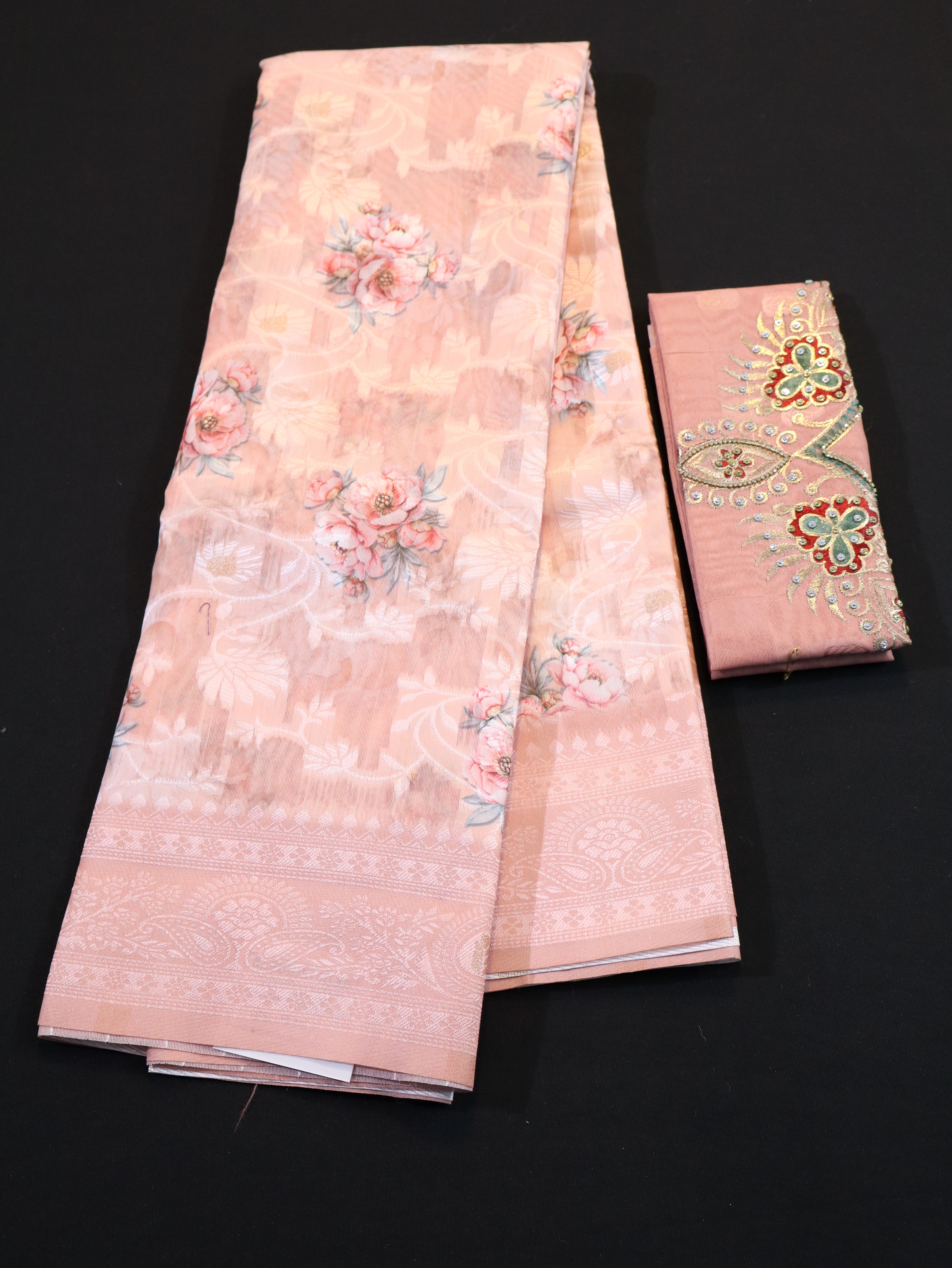 BODY EMBOSS BORDER BUTTA WITH DESIGNER BLOUSE-SANDAL RED