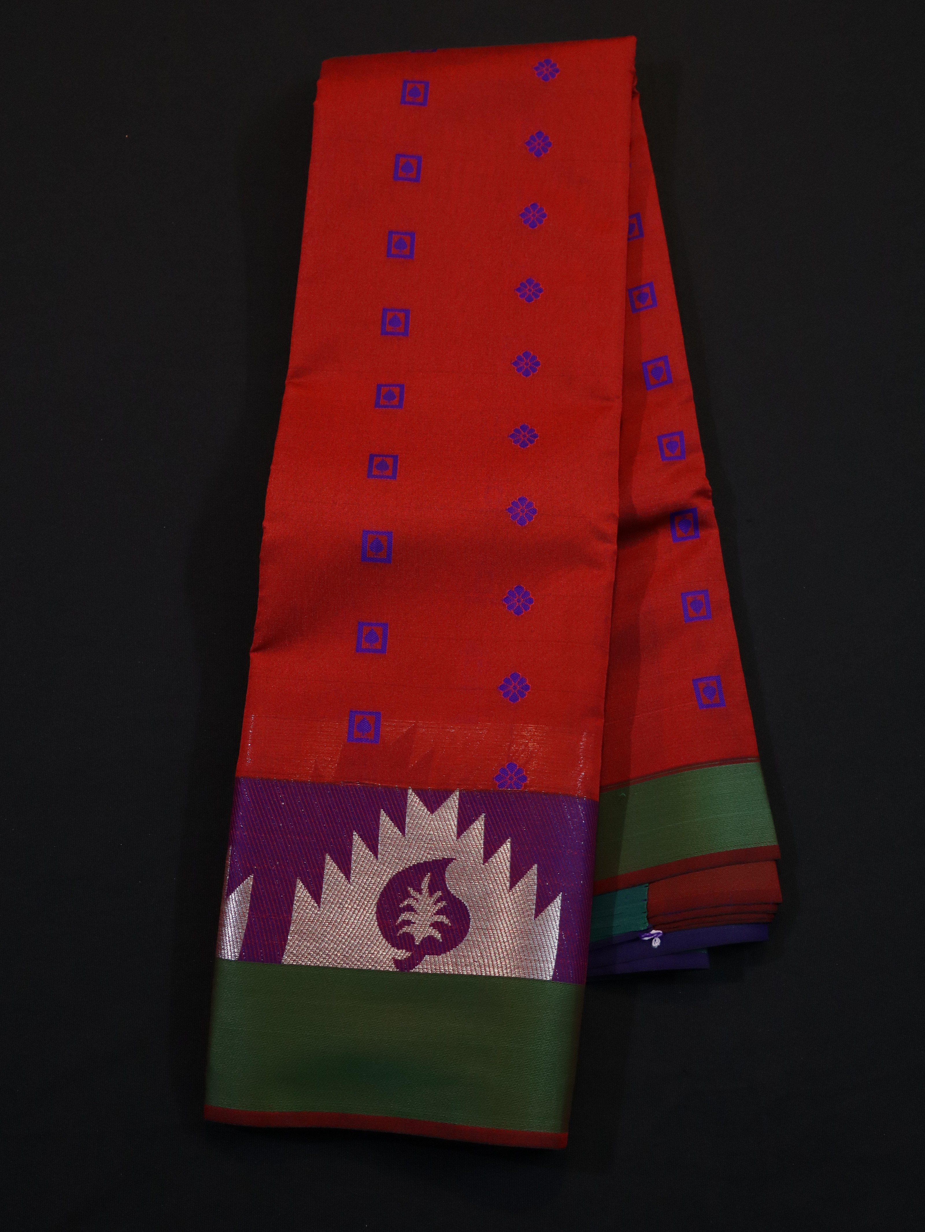 TEMPLE BORDER WITH BUTTON MOTIFS-2